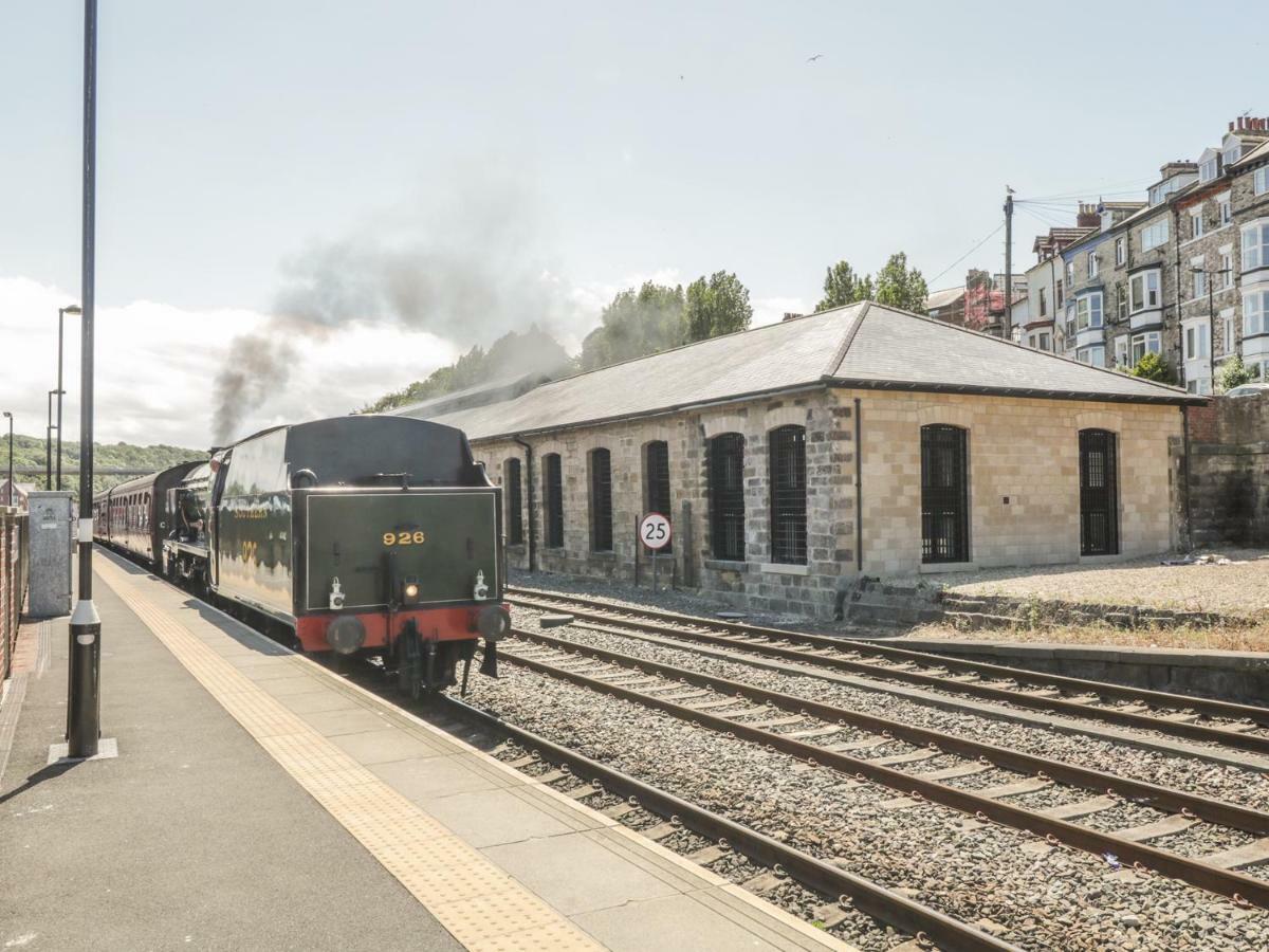 Апартаменты Tornado Engine Shed Уитби Экстерьер фото